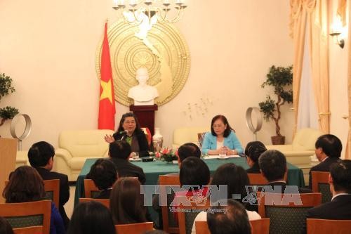 Tong Thi Phong à la rencontre de la diaspora vietnamienne en Allemagne - ảnh 1